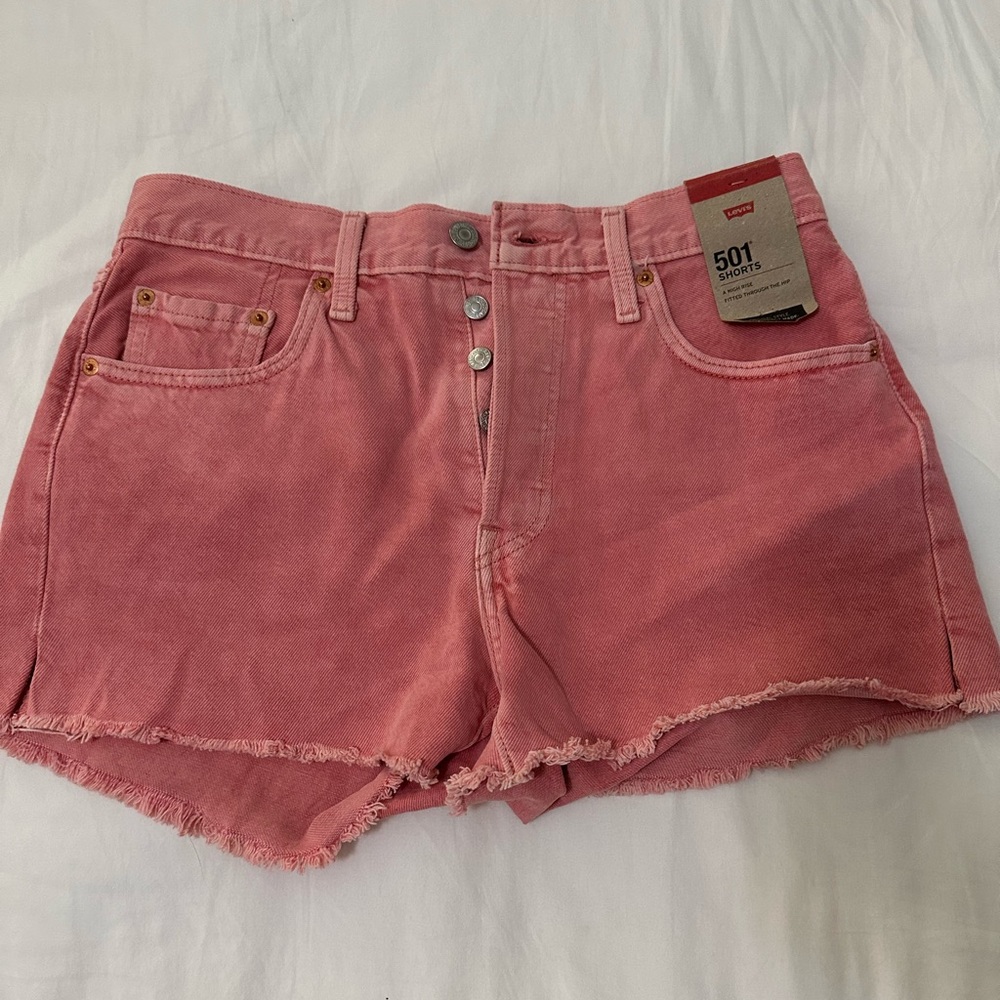 NEW WITH TAGS LEVI 501 SHORTS!